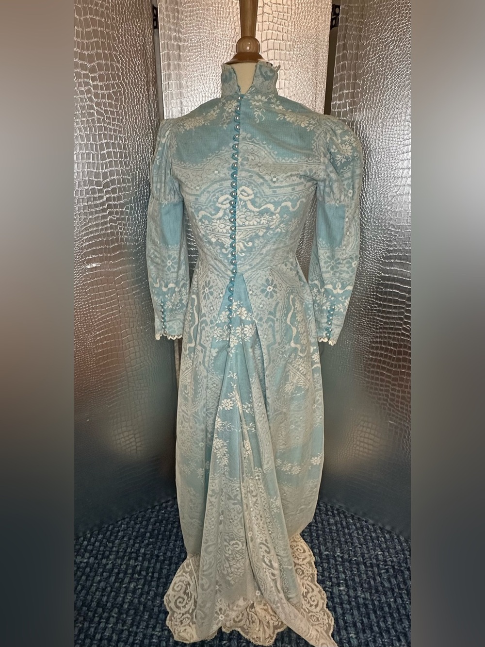 Vintage Style Tea Gown Turquoise White Lace Overlay & Faux Pearl Buttons - Picture 4 of 16